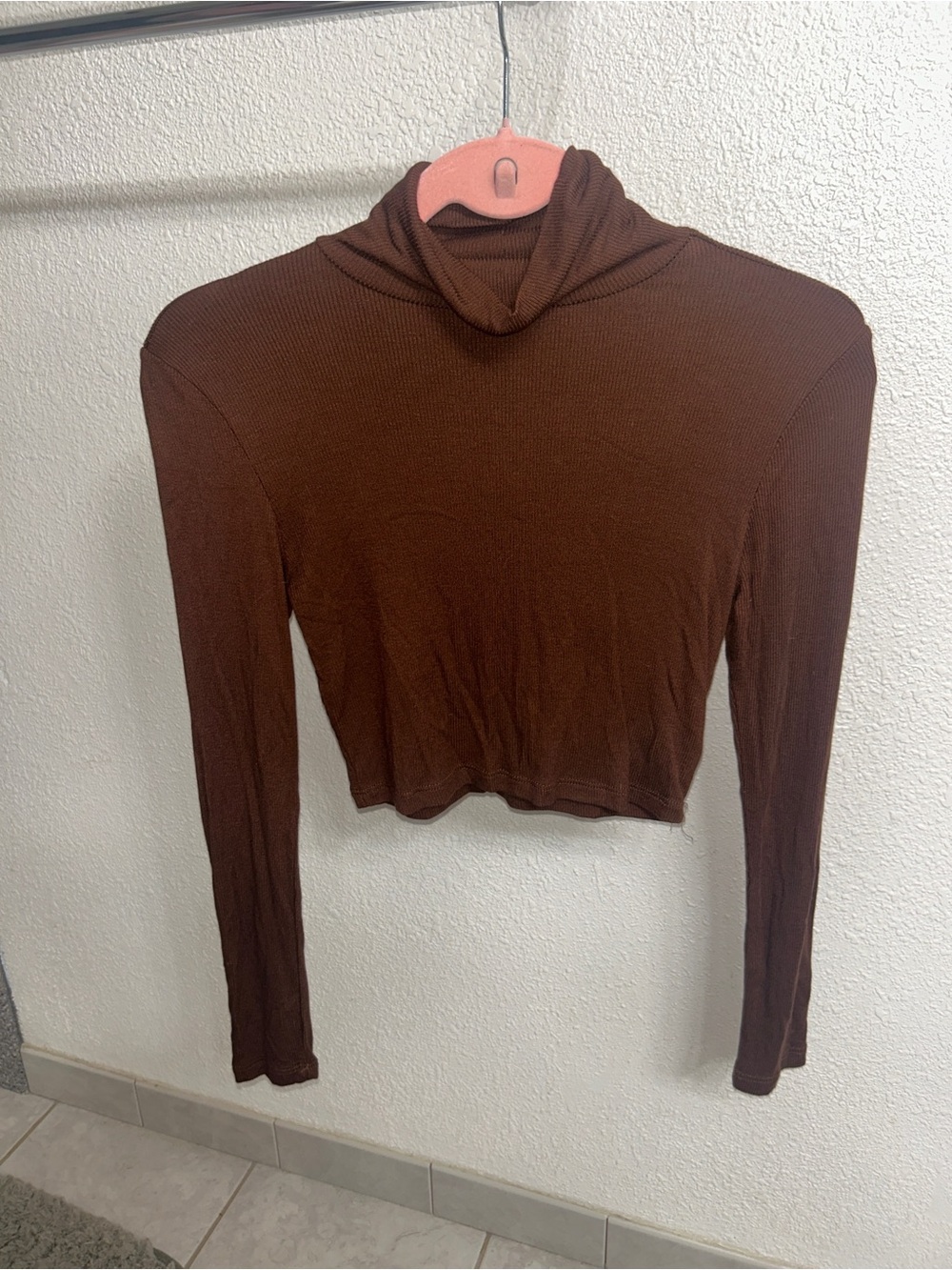 Active USA Women’s Brown Long-Sleeve Cropped Turtleneck